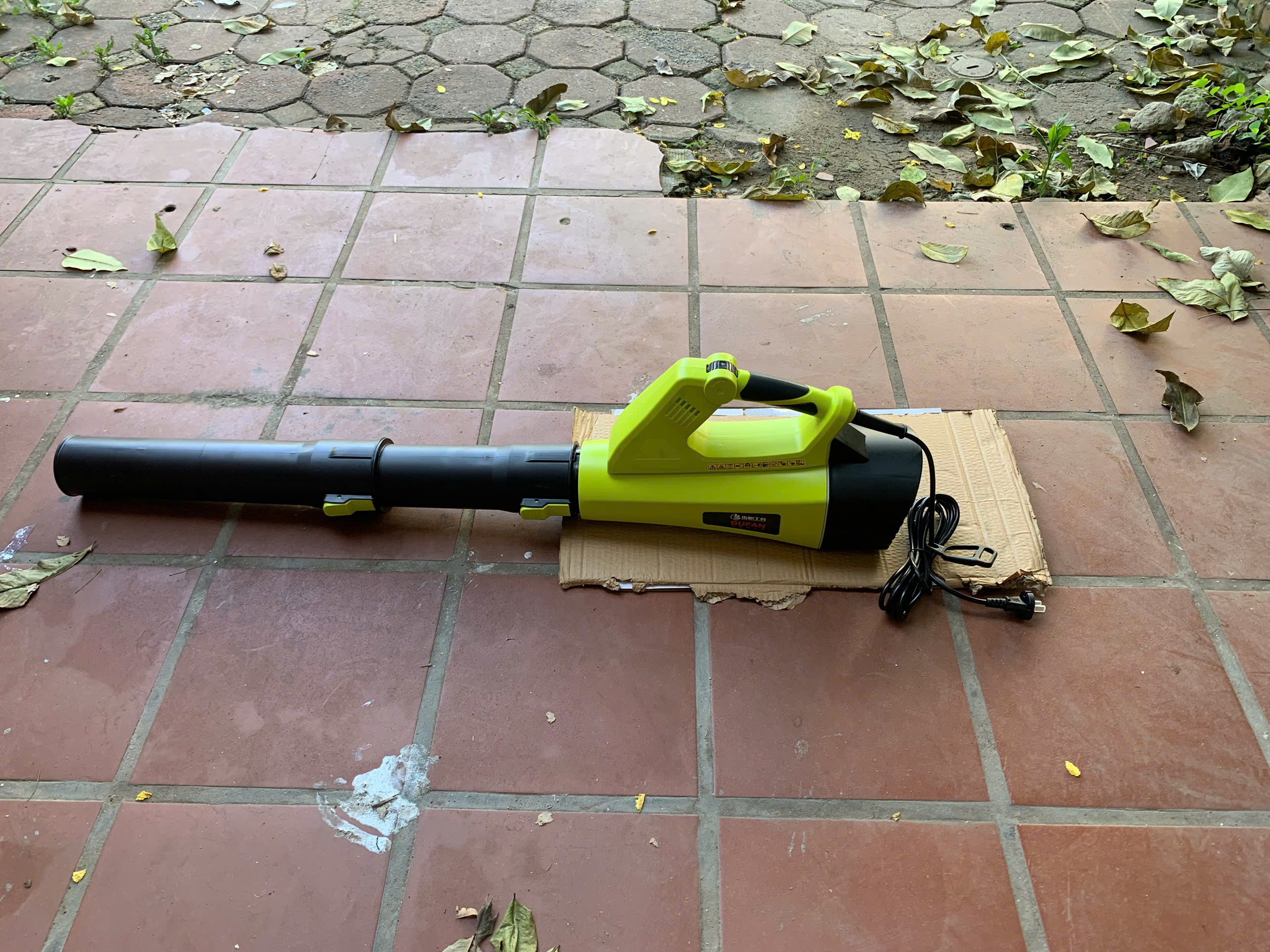Hướng Dẫn Chi Tiết Cách Chọn Mua Máy Thổi Bụi Phù Hợp Với Mọi Nhu Cầu